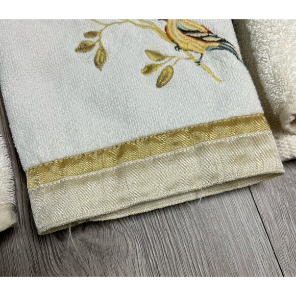 Set of 3 Vintage Avanti Hand Towels Gilded Songbird Embroidered Birds Cream - Picture 6 of 11